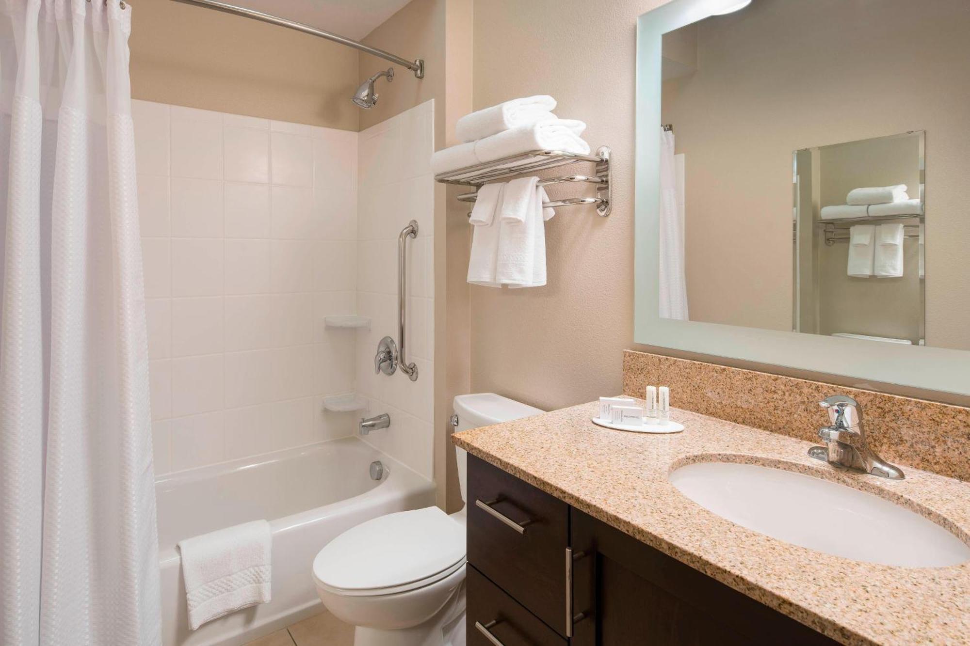 Towneplace Suites By Marriott San Diego Carlsbad / Vista Buitenkant foto