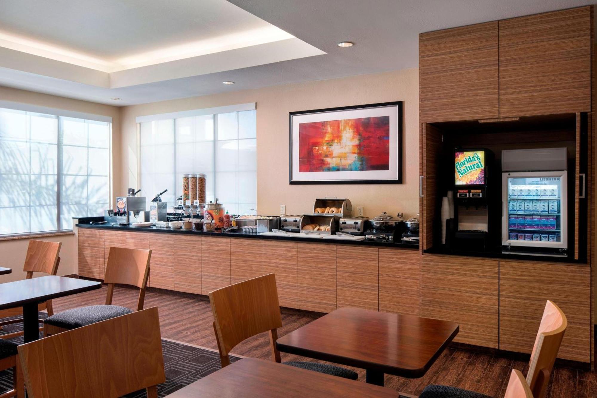 Towneplace Suites By Marriott San Diego Carlsbad / Vista Buitenkant foto