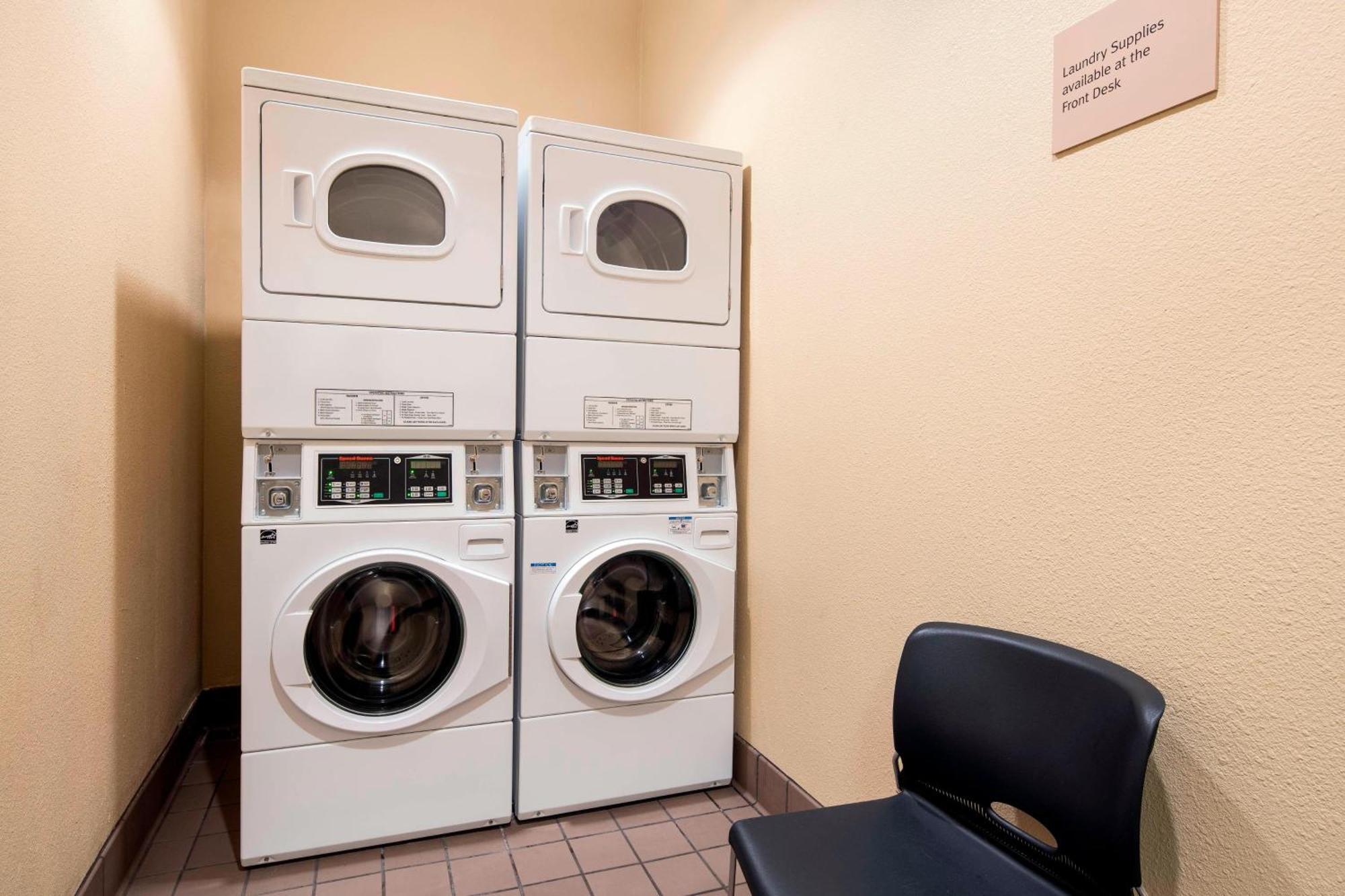 Towneplace Suites By Marriott San Diego Carlsbad / Vista Buitenkant foto