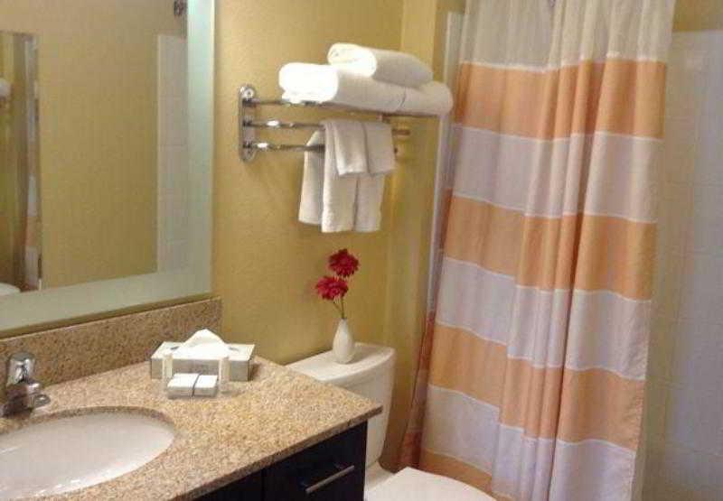 Towneplace Suites By Marriott San Diego Carlsbad / Vista Buitenkant foto