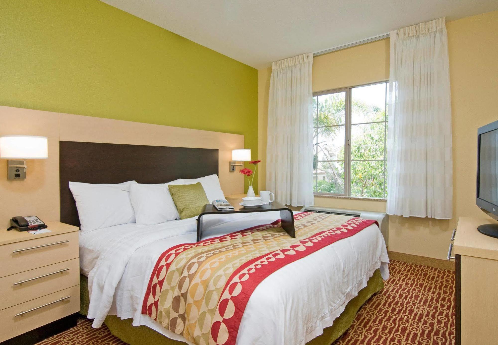 Towneplace Suites By Marriott San Diego Carlsbad / Vista Buitenkant foto