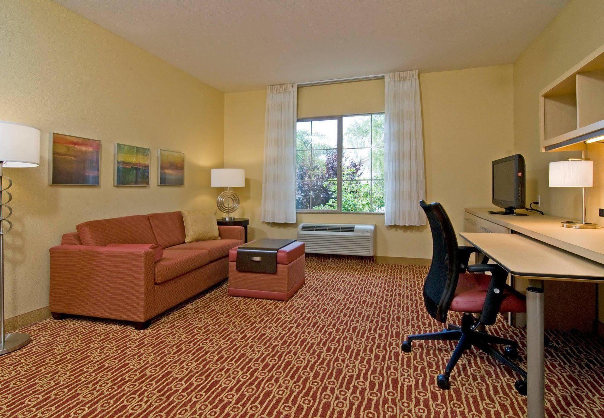 Towneplace Suites By Marriott San Diego Carlsbad / Vista Buitenkant foto